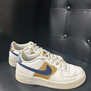 Nike Court Legacy Kids Shoes
Size 6 Y White/Yellow